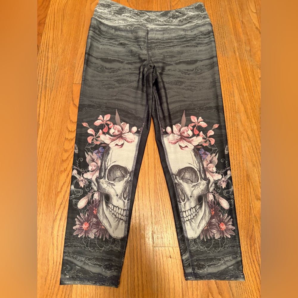 Women’s Skull Print Capri Leggings - Black, Gray and Pink